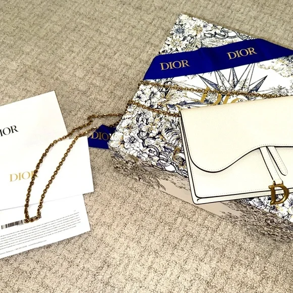 Dior Saddle Pouch. - Picture 4 of 9
